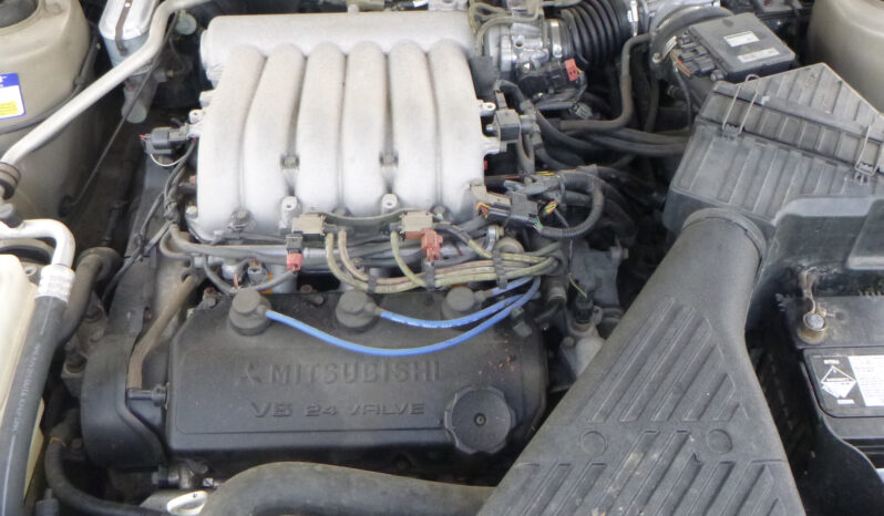 Mitsubishi Magna full